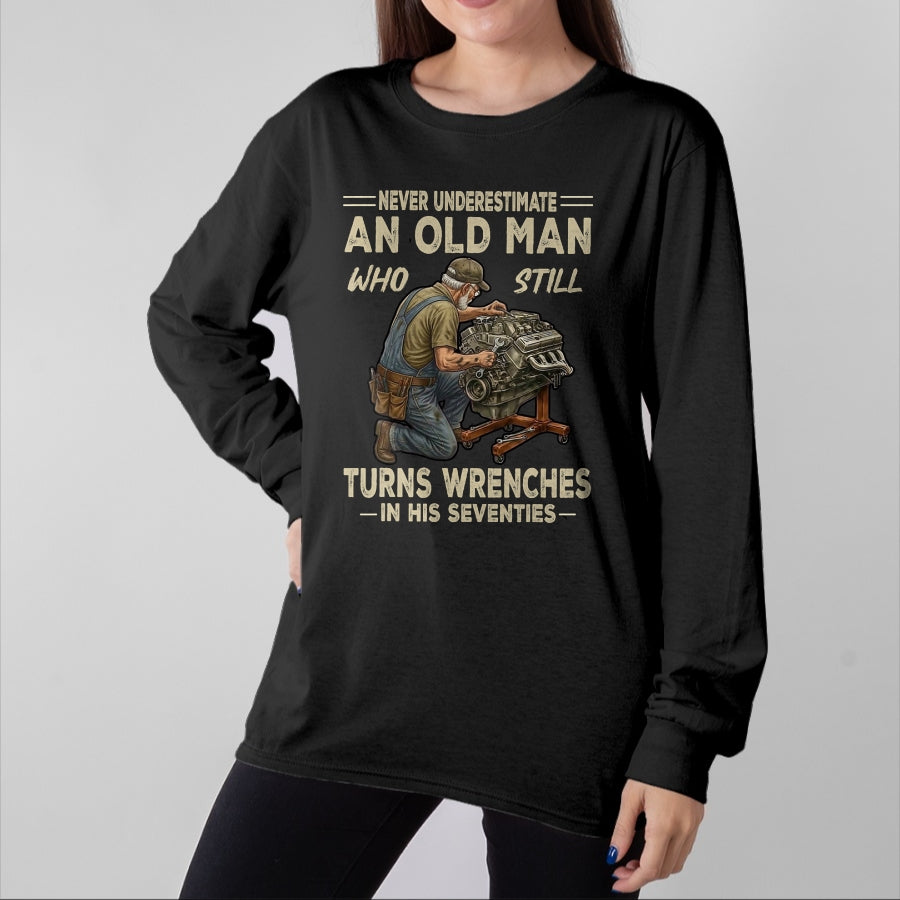 Best Mechanic Life Shirt, Funny Mechanic UnisexT-Shirt/Hoodie/Sweatshirt HLT00 - Never Underestimate an Old Man Who Still Turns Wrenches T-Shirt