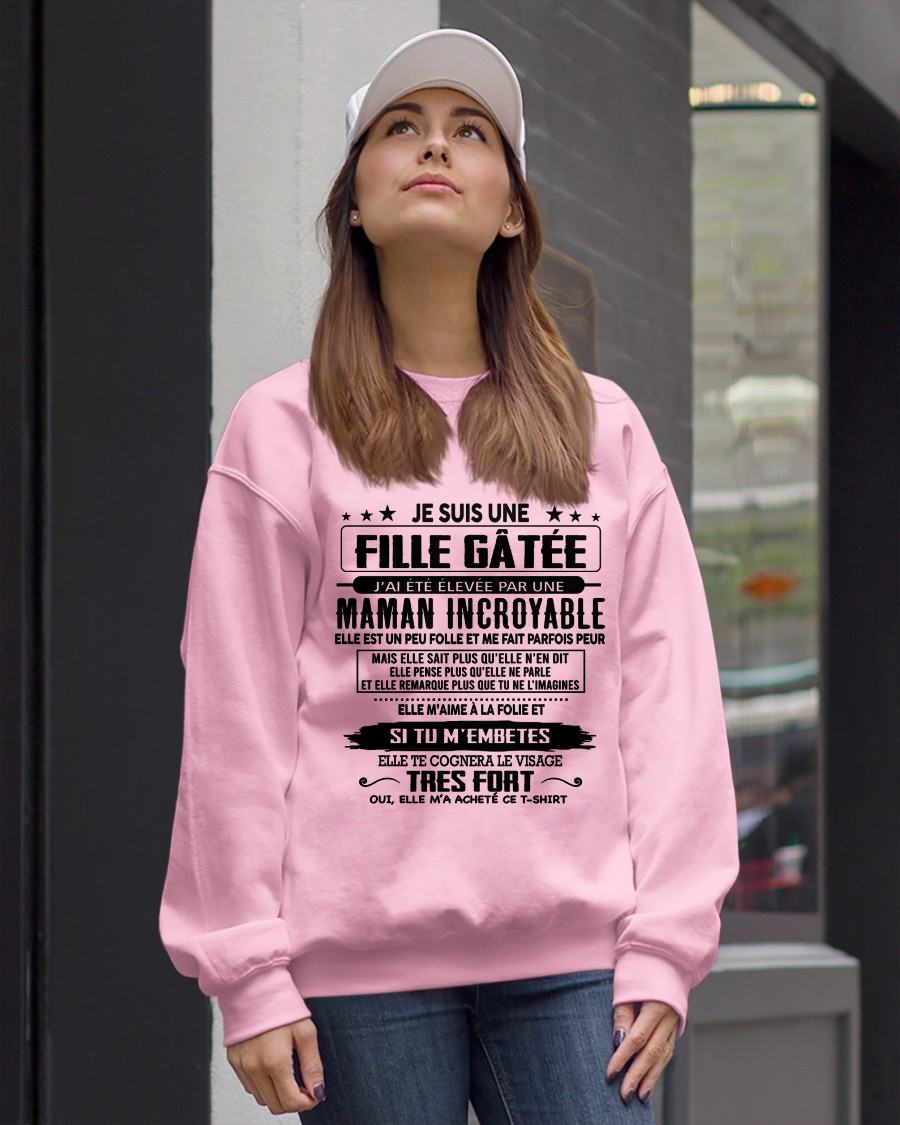 T-SHIRT JE SUIS UNE FILLE CHANCEUSE – CADEAU TOUCHANT DE MAMAN INCROYABLE - fr00 / ccdi00 (SKU26T-0190-00)