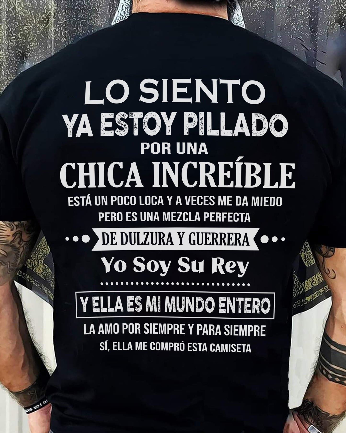 CAMISETA GRACIOSA ESTOY PILLADO POR UNA MUJER INCREÍBLE – EL JUBILADO MÁS SEXY DE LA ZONA - REGALO DE CUMPLEAÑOS PARA HOMBRES / MUJERES - CCDI00sp (SKU04-112-00)