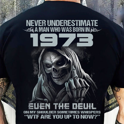 NEVER UNDERESTIMATE A MAN WHO WAS BORN IN 1973 - US1973 (SKU07-58-1973) male