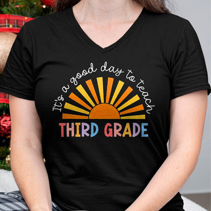 Best Teacher Shirt, Funny Teacher UnisexT-Shirt/Hoodie/Sweatshirt HLT00 - It's a Good Day to Teach 3rd Grade Teachers T-Shirt