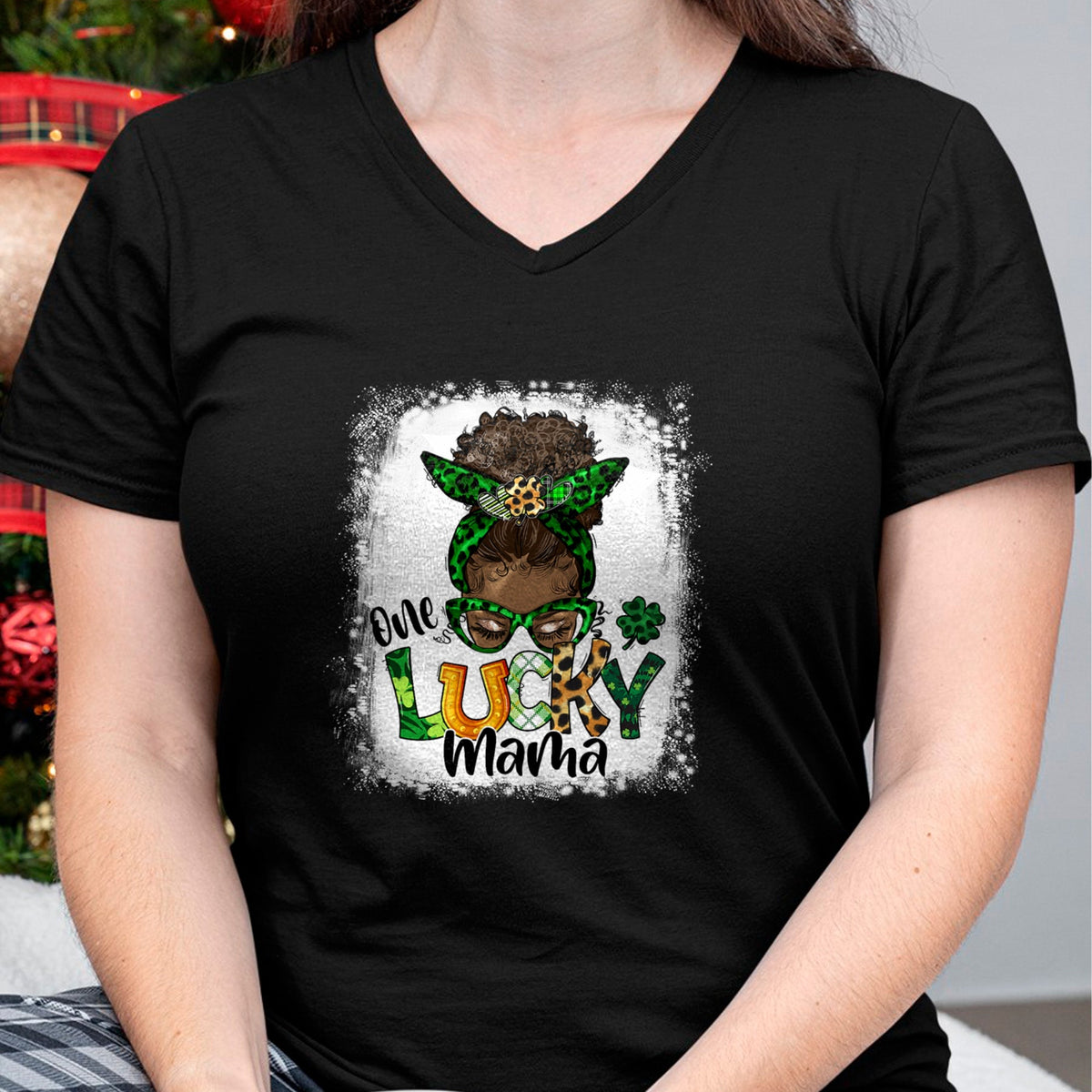 Gift for Mom Shirt, Funny Mom Unisex T-Shirt/Hoodie/Sweatshirt HLT00 - One Lucky Mama Mom Mother African American St Patrick's Day T-Shirt