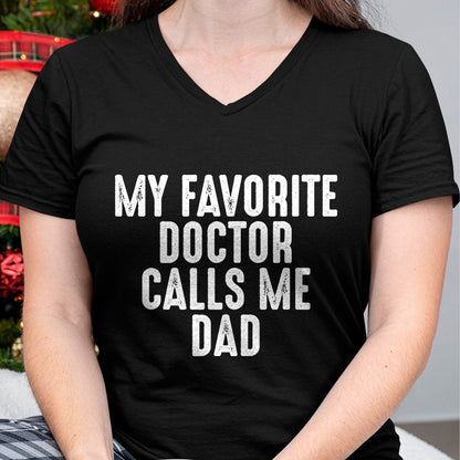 Best Doctor Shirt, Funny Doctor UnisexT-Shirt/Hoodie/Sweatshirt HLT00 - Proud Dad Of A Doctor - Medical Practitioner Physician Dad T-Shirt