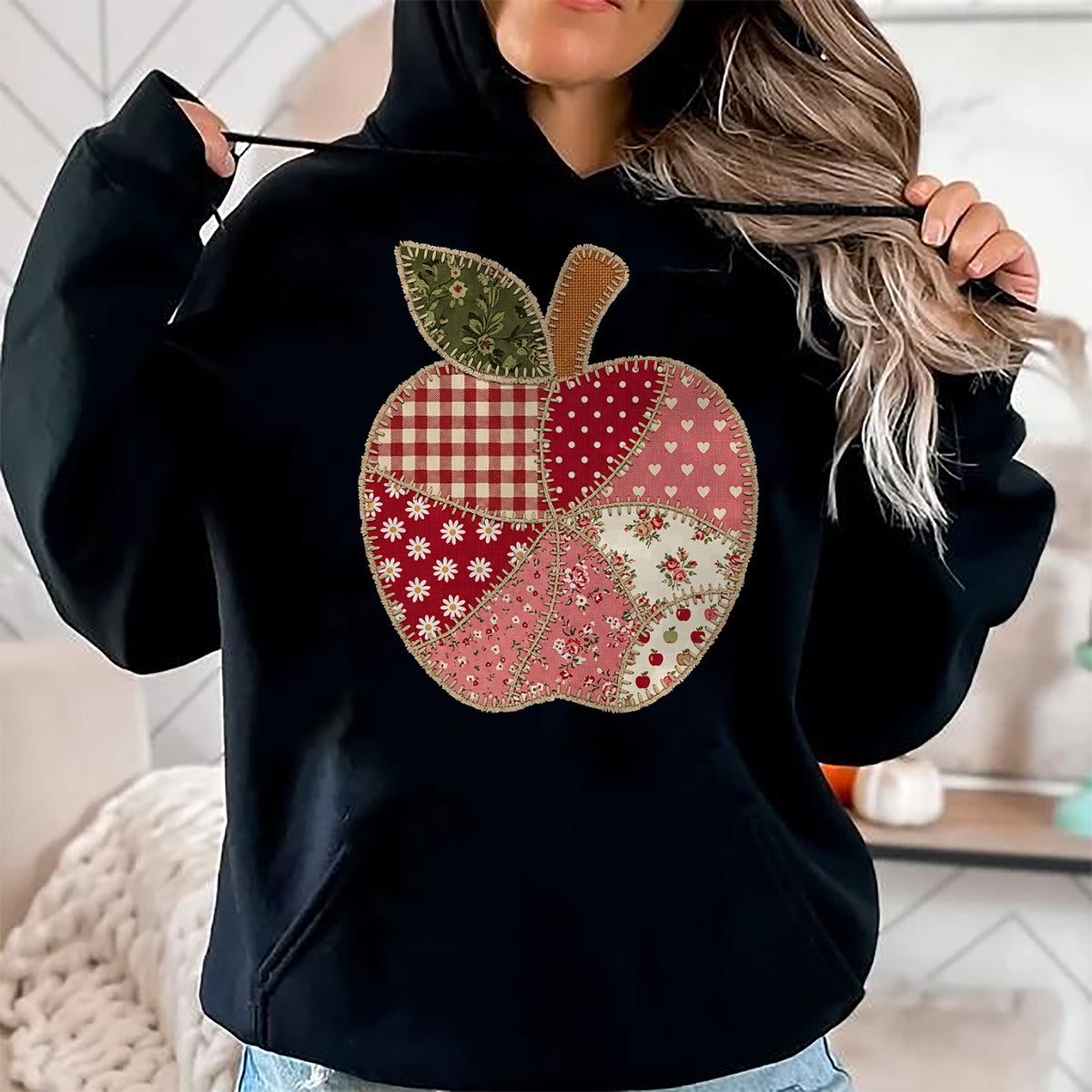 Best Teacher Shirt, Funny Teacher UnisexT-Shirt/Hoodie/Sweatshirt HLT00 - Vintage Quilted Apple Cute Teacher Back to School T-Shirt