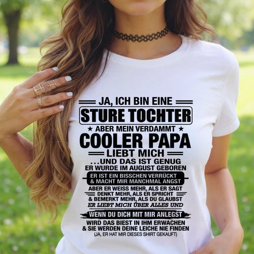 DEU08 - JA, ICH BIN EINE STURE TOCHTER T-SHIRT – GEBURTSTAGSGESCHENK VON EINEM AUGUST-PAPA - CCDI08 (SKU2605-330-08)