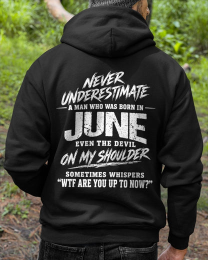 ccdi06 - NEVER UNDERESTIMATE A MAN WHO WAS BORN IN JUNE - male (SKU2609-125-06)