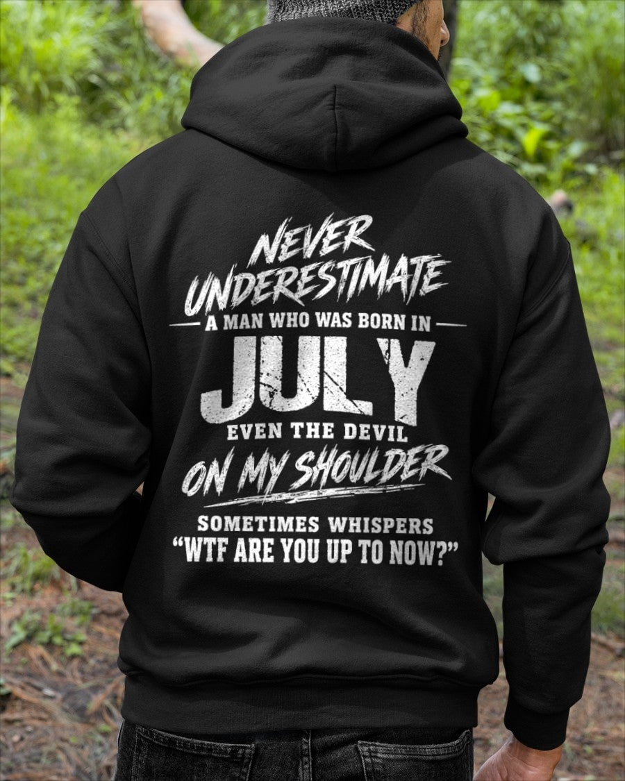 ccdi07 - NEVER UNDERESTIMATE A MAN WHO WAS BORN IN JULY - male (SKU2609-125-07)