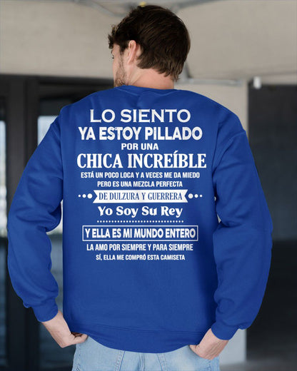 CAMISETA GRACIOSA ESTOY PILLADO POR UNA MUJER INCREÍBLE – EL JUBILADO MÁS SEXY DE LA ZONA - REGALO DE CUMPLEAÑOS PARA HOMBRES / MUJERES - CCDI00sp (SKU04-112-00)